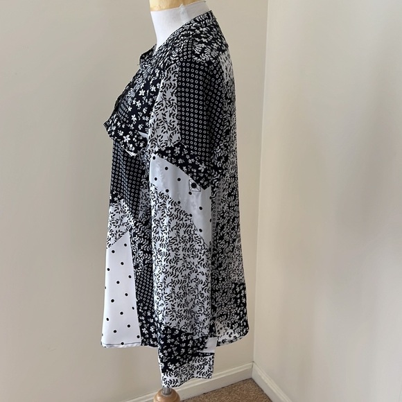 Calvin Klein large white/black printed front button top. - Picture 3 of 8